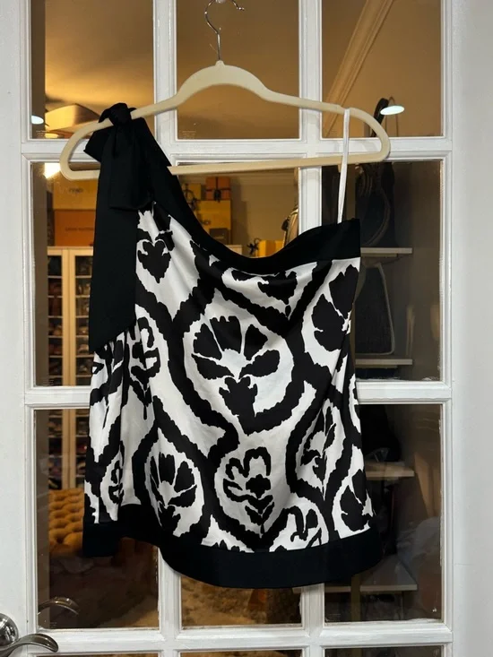 White House Black Market Black and White One-Shoulder Floral Top Satin - Picture 2 of 5